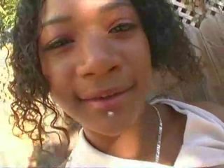 Pretty ebony masturbates outdoor vid