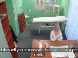 Bjonde wannabe infermiere fucked nga the doktori: falas xxx video 31