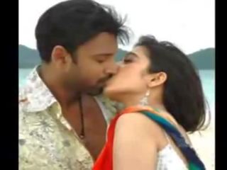 Telugu pareja planning para x calificación vídeo encima la teléfono en enamorado día
