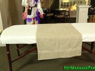 Неизплатен азиатки масажистка гадно