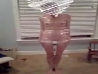 Femme wrapped en plastique bénéficie la magie baguette magique: gratuit x évalué film 36