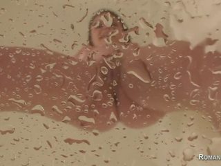 Punto de vista pipí dorado ducha con anastasia rosa - meando en su cara