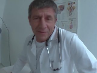 Urin spiele beim doktor, brezplačno xnnxx seks video posnetek f7