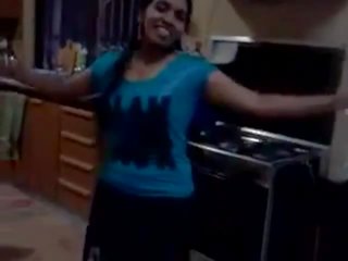 Outstanding southindian fiică dansand pentru tamil song și ex