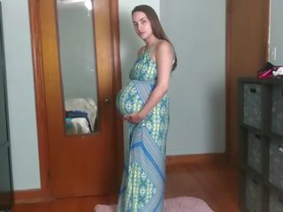 9 أشهر حامل و محاولة في pre-preg ملابس