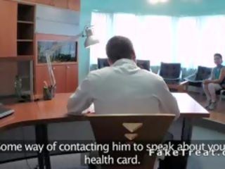 Md fucks ασθενής επί ένα γραφείο