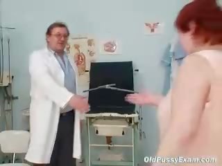Brutto rossa donna pelosa vagina visita medica