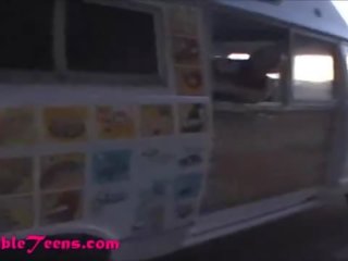 Icecream truck glorious فائق كبير pom pom المشجع يحصل على مارس الجنس شاق