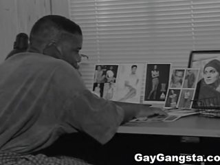Sexualmente despertado negra gays disfruta duro a pelo