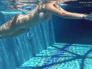 Diana rius mit glorious prellen titten im die schwimmbad