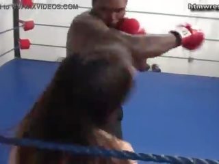 Czarne męski boks beast vs malutkie białe kochanie ryona