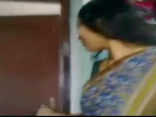 인도의 magnificent 돌린 에 다목적 아줌마 소요 그녀의 saree 떨어져서 과 그때 짜증 수탉 그녀의 devor 처음으로 부분 - wowmoyback