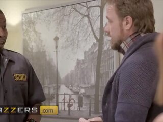 Adriana Chechik Prefers To Fuck The Security Guard Isiah Maxwell Than Buy Jewelry X rated movie vids