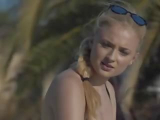 Sophie belidna turner - josie, kostenlos bikini sex film film 68