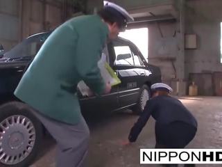 Съблазнителен японки шофьор дава тя шеф а духане