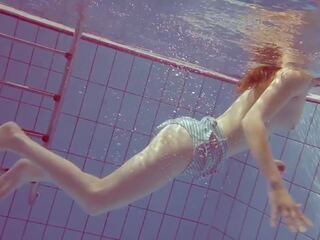 Neverjetno pod vodo punca libuse nag in vroče