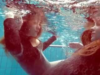 Diana & simonna dva neplačanih teens v na bazen
