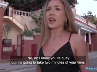 Público agente bela russa maria rocha a foder em um curto negra vestido