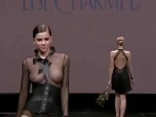 Xxl fashion-boobs! kohteeseen iso varten hän catwalk?