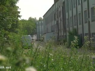 The lair. jeny smith deje nahý v an abandoned factory!