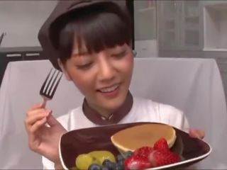 Японки храна изпразване на лицето highlights