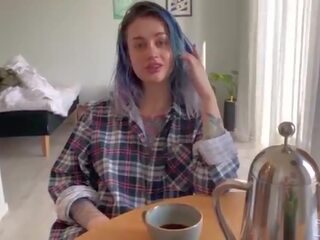 Mladý hospodyňka miluje ráno špinavý video - připojenými opčními v můj coffee
