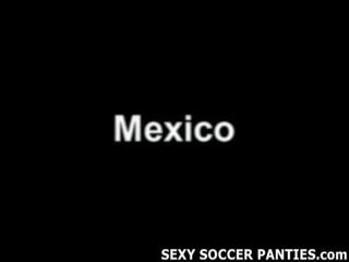 Спортивний мексиканська футбол красуня демонтаж від її уніформа