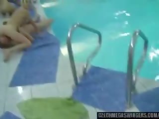 Swimming-pool 狂欢 在 捷克语 mega 浪荡公子