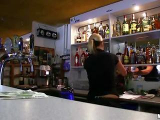 Amatoriale bartender lenka alesato per contante