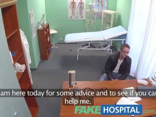 Fakehospital медсестра трахає пацієнт для отримати a еякулят зразок