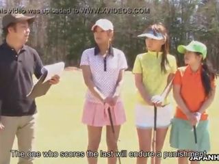 Asiatiskapojke golf prostituterad blir körd på den ninth hål