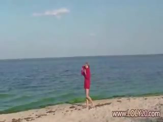 Drovus nuogas mademoiselle apie as paplūdimys