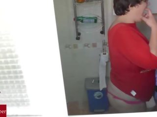 Mjaltë dhe seks video seancë në the tualet. cri052