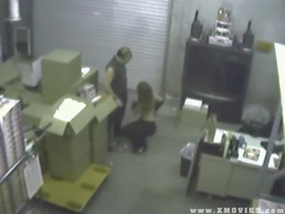 Drošība kamera catches sieviete jāšanās viņai darbinieks
