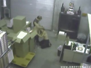 Sécurité came captures femme baise son employé