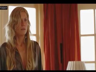 Sophie hilbrand - holandieši blone, kails uz publisks, masturbācija & netīras filma ainas - zomerhitte (2008)