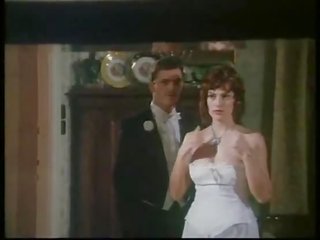 इटालियन विंटेज सेक्स फ़िल्म में कॉस्ट्यूम!