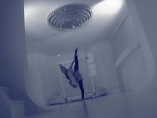 Flexi tiener doen anaal in ballet jurk