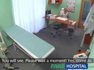 Fakehospital exceptional brunett sjuksköterska ger patienten några sexuell healing