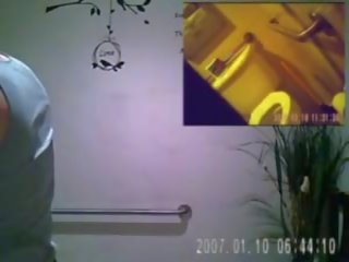 Szpiegowanie kamera w łazienka z azjatyckie cafe w socal