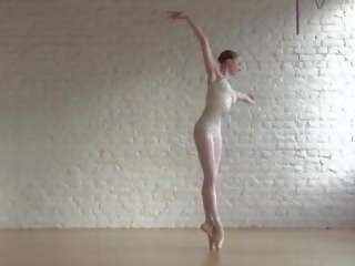 Nud balerina