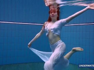 مدهش أشعر underwatershow بواسطة marketa