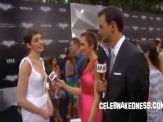 Celebridade anne hathaway pokers em o escuro knight premiere